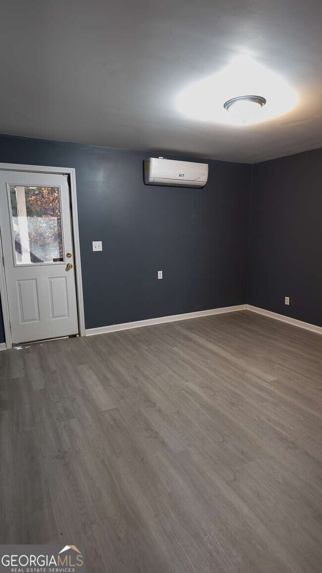 Building Photo - 3171 Redwood Run