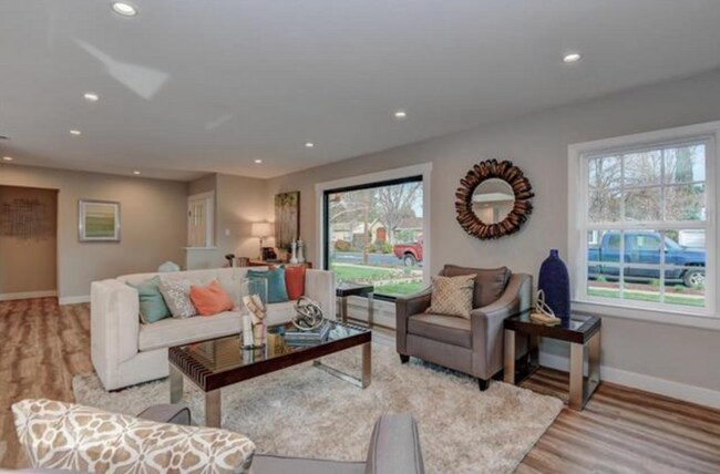 Building Photo - Beautiful 4 Bed 2 Bath Home in Prime Campb...