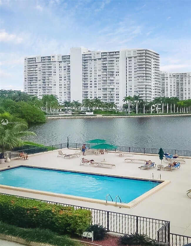 2750 NE 183rd St Unit 206, Aventura, FL 33160 Condo for Rent in