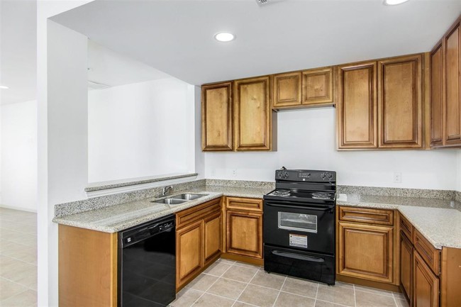 Building Photo - 4303 Oak Ridge Dr