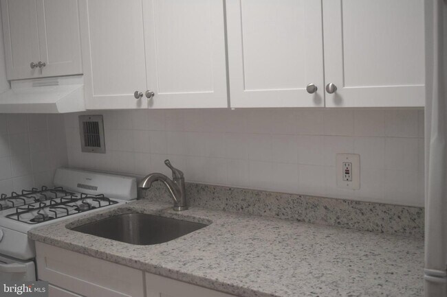 Foto del edificio - 1121 Arlington Blvd
