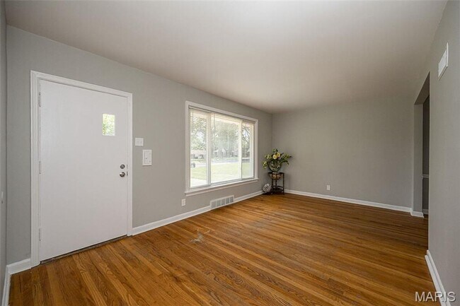 Photo - 1225 Newark Dr House