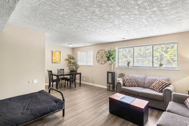 Foto del edificio - Glen Ridge Manor Townhomes and Flats
