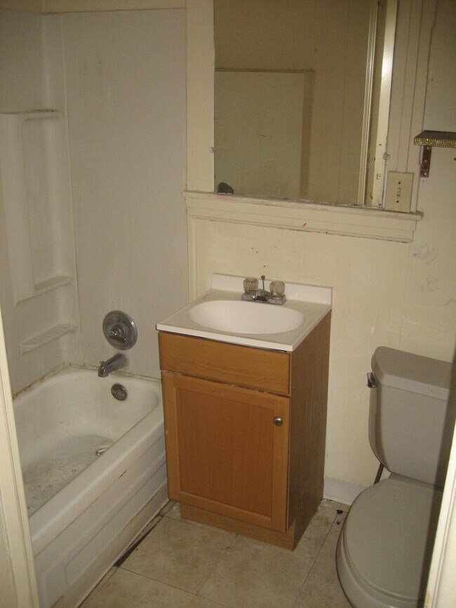 Bath - 113 Harrison Ave