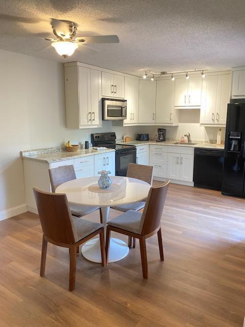 Foto principal - 1700 Embassy Dr