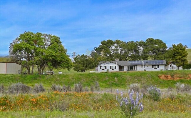 Foto del edificio - 25190 Elwood Rd