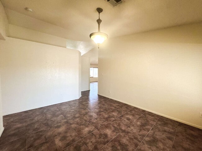 Building Photo - "Charming 3-Bed, 2-Bath Solar and Pool Home!"