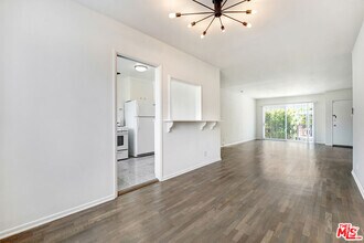 Building Photo - 1433 Hayworth Ave