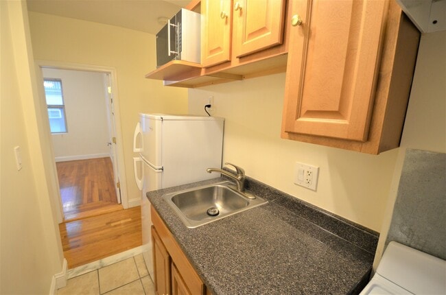 Building Photo - 28 Haviland St