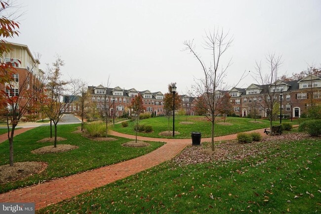 Foto del edificio - Beautiful 4 BD 4.5 BA Townhome in the Reserve at Tysons Corner