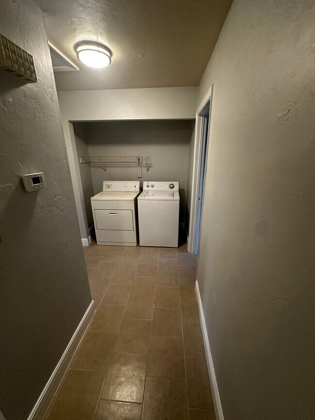 Foto del edificio - 5909 NW 23rd Terrace