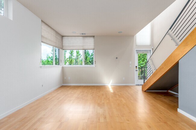 Building Photo - The best two bed unit in Fire Clay Lofts /...