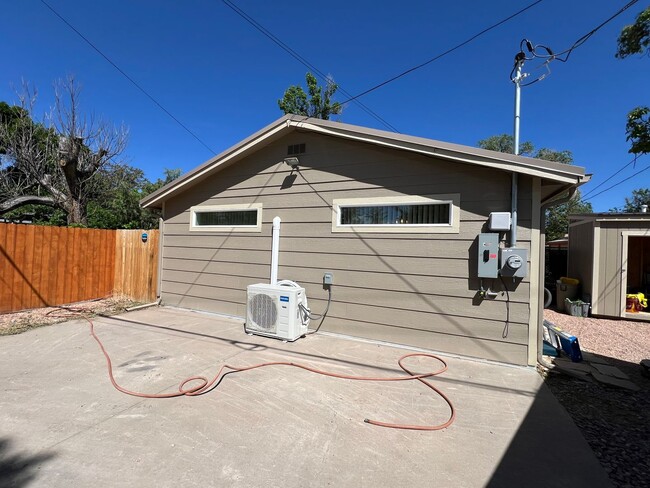 Building Photo - Newly Remodeled 1 Bedroom
