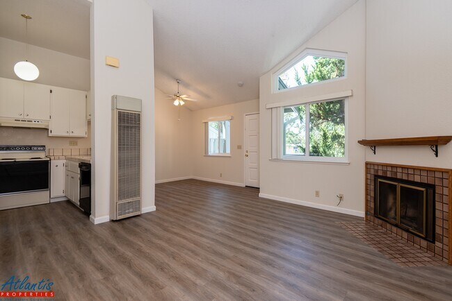 Building Photo - 695 Blackford Ct
