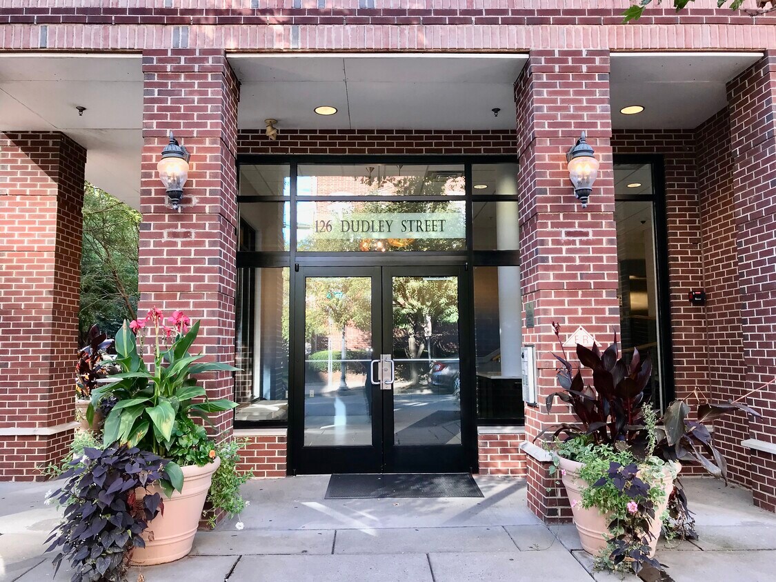 Foto principal - 126 Dudley St