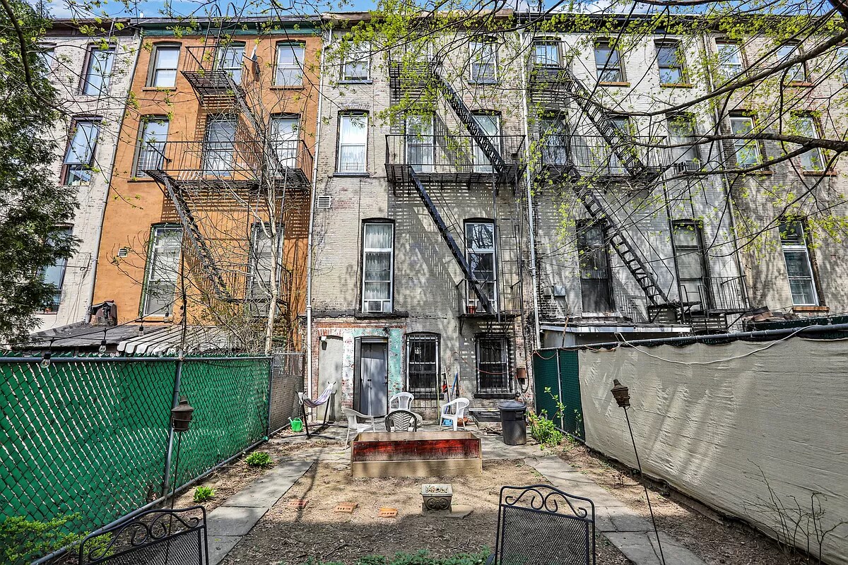 Building Photo - 136 Macon St