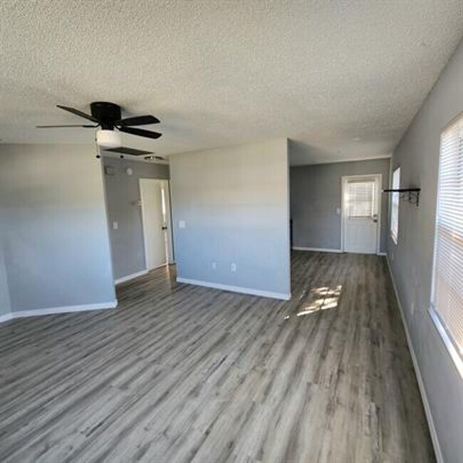 Building Photo - Duplex for Rent – Available January 1st