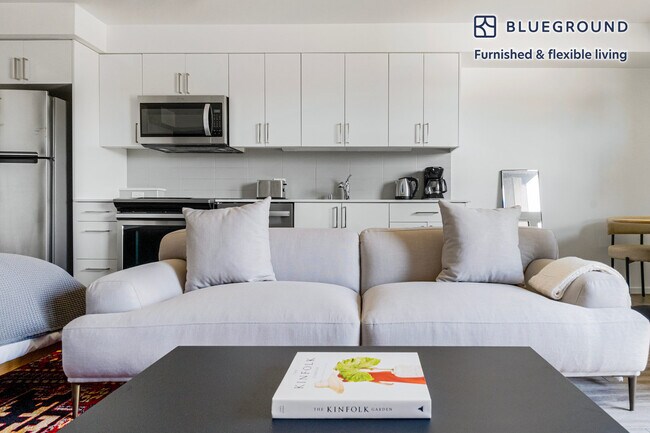 Foto del edificio - 4609 Union Bay Pl NE