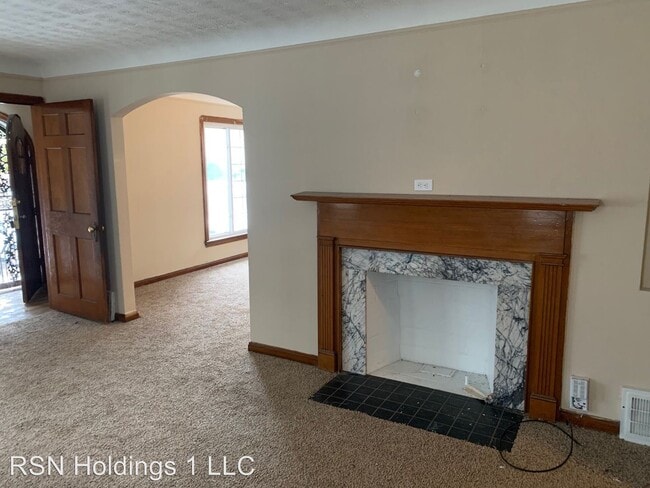 Building Photo - 5 br, 1 bath House - 4088 E 147Th St