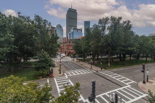 Foto del edificio - 233 Commonwealth Ave