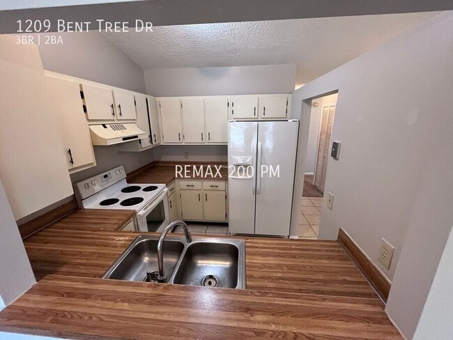 Building Photo - 1209 Bent Tree Dr