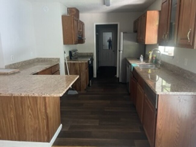 Foto del edificio - LARGE 4 BEDROOM 3 BATH HOME AVAILABLE NOW