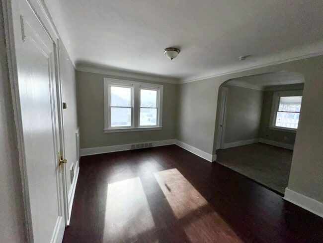 Foto del edificio - 15702 Cherrylawn St