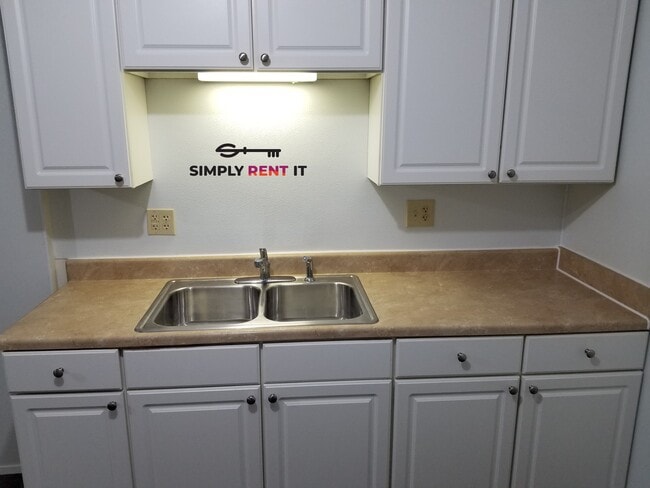 Building Photo - 1 Bedroom Downtown Roland, Private Entrance