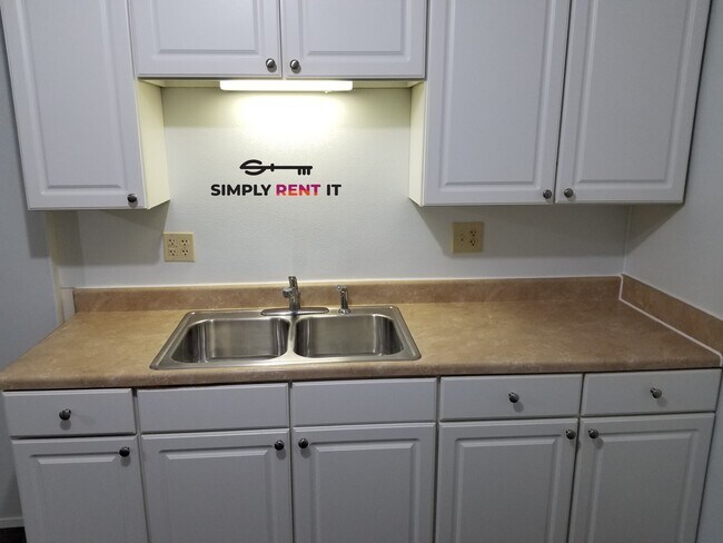 Foto del edificio - 1 Bedroom Downtown Roland, Private Entrance