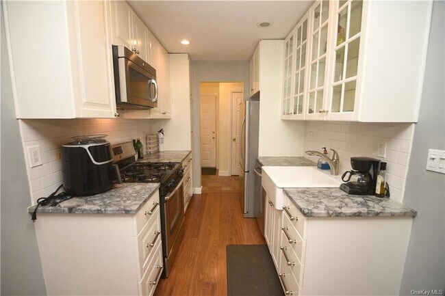 Building Photo - 108 Foxwood Cir
