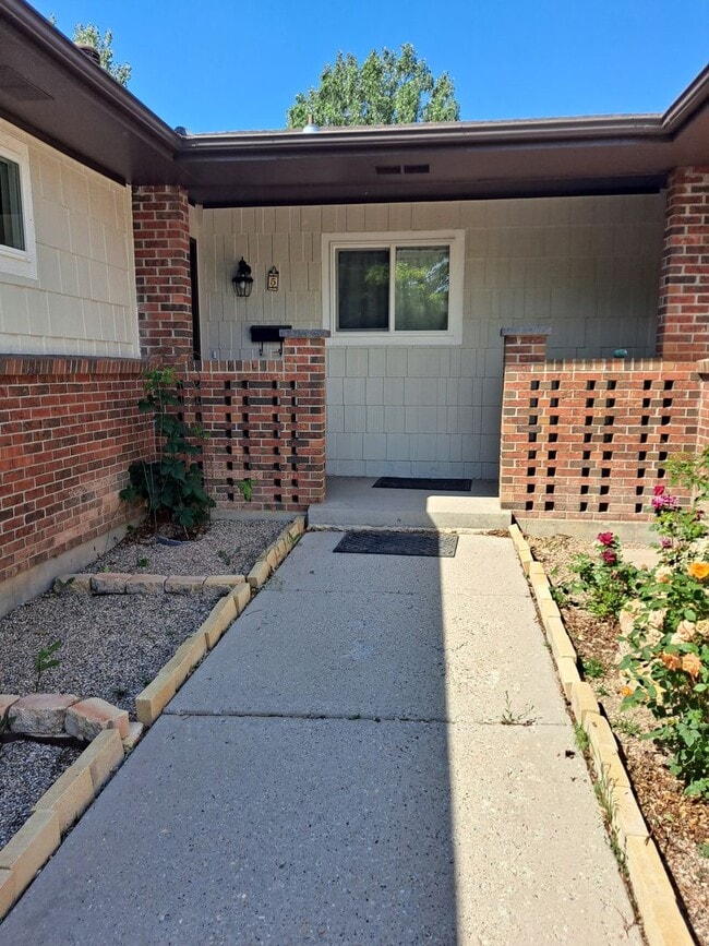 Building Photo - ALL PROSPECTIVE TENANTS MUST SUBMIT A $58 ...