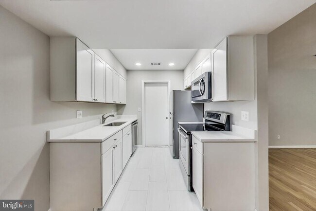 Foto del edificio - 5700 Chapman Mill Dr