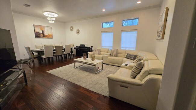 Foto del edificio - 6802 Rhodes Ct