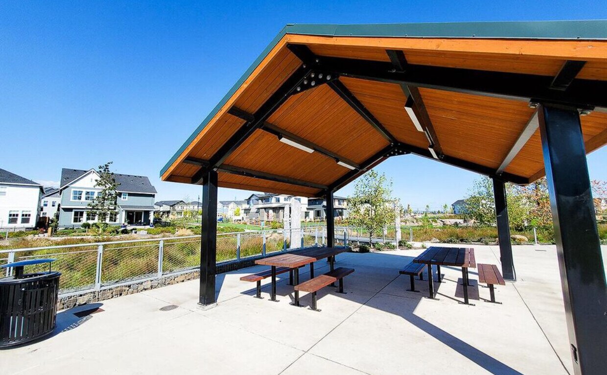 Building Photo - 7635 SE Roaring Ln