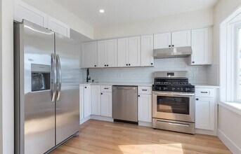 Building Photo - 45 Wenlock Rd