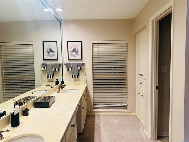 Foto del edificio - 7120 Teakwood Dr