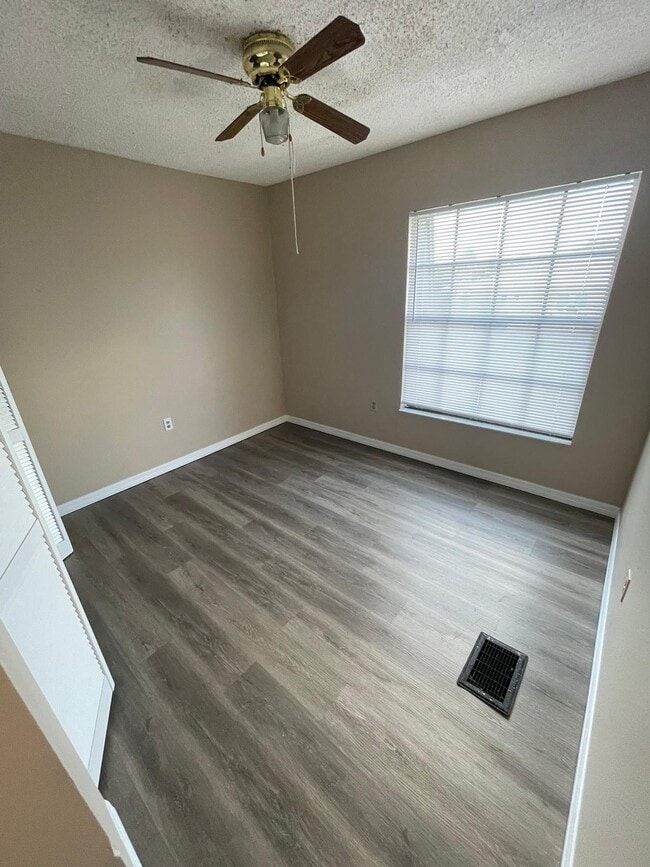 Foto del edificio - 1300 Arlington Ln NE