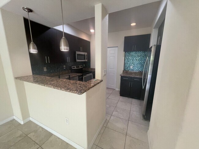 Foto del edificio - ANNUAL RENTAL - 3 BED/2 BATH-SECOND FLOOR END UNIT AT BELLA CASA!