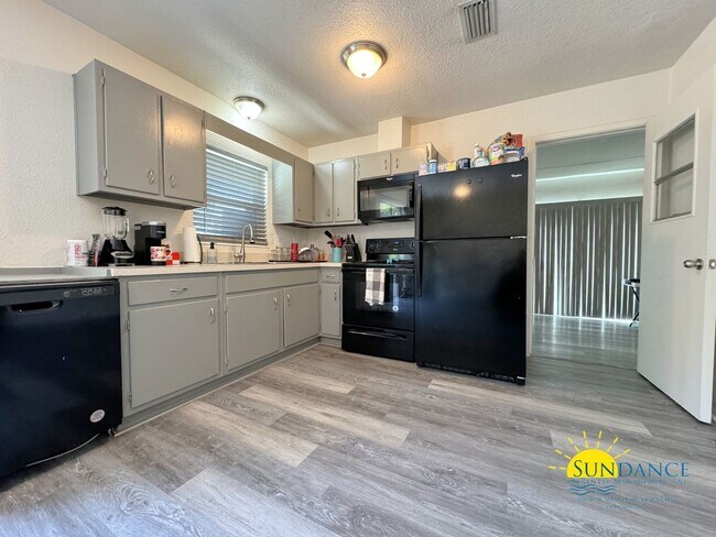 Foto del edificio - 3 Bedroom with Bonus living room!