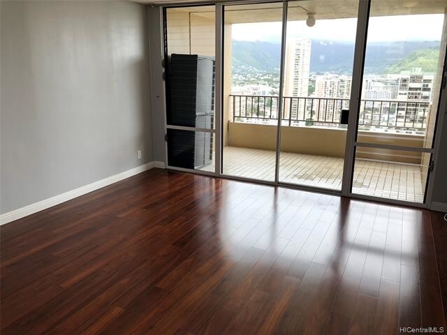 Building Photo - 2121 Ala Wai Blvd