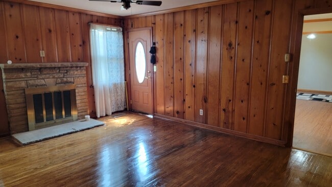 Building Photo - 1216 Rugby Dr