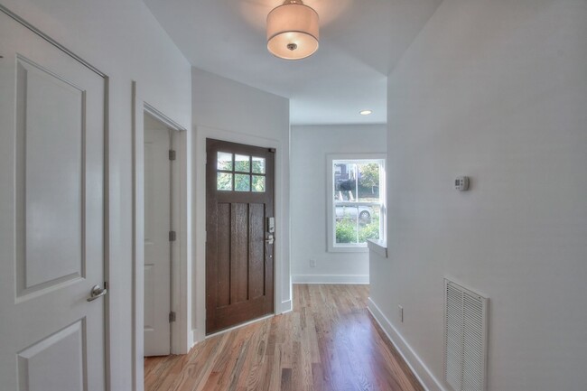 Building Photo - 1710 Nubell St