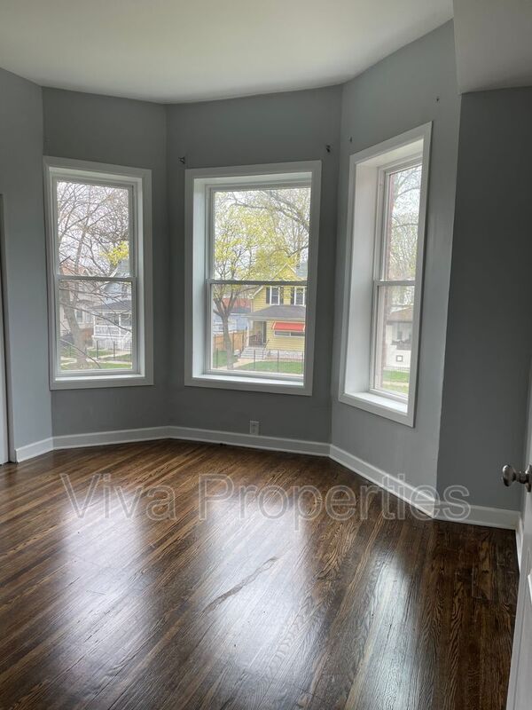 Foto del edificio - 728 N Pine Ave