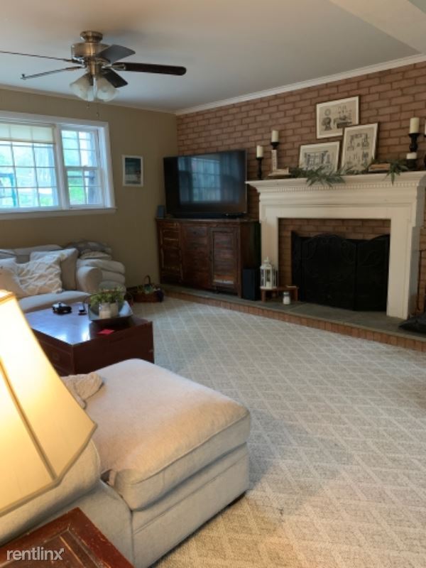 Building Photo - 5 br, 3 bath House - 9941 Murnane St