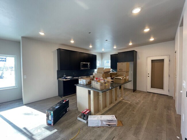 Building Photo - 7404 N Paw St