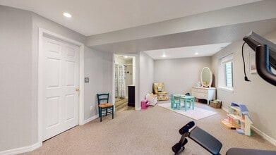 Building Photo - 4133 Lookout Dr