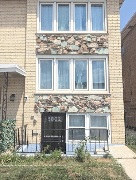 Building Photo - 5802 S Archer Ave