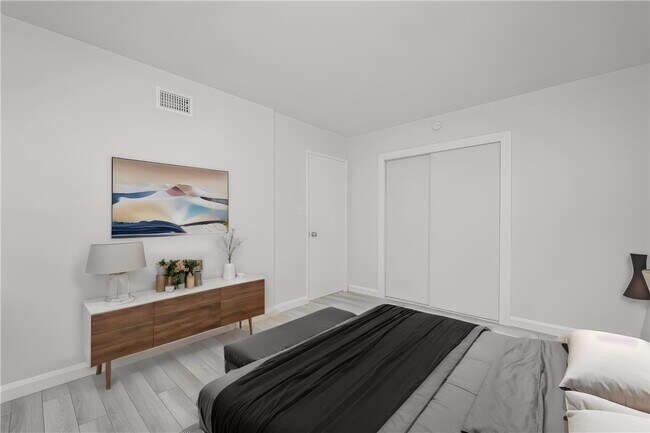 Foto del edificio - 14742 Dunton Dr