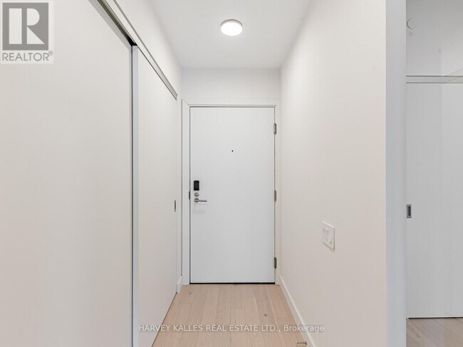 Photo du bâtiment - 1720 Bayview Ave