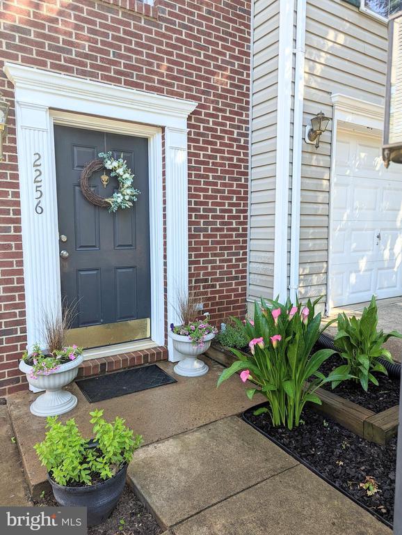 Building Photo - 2256 Forsythia Dr